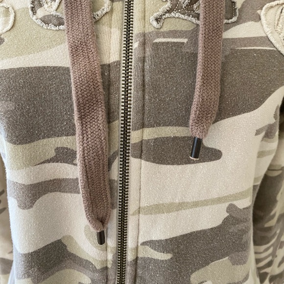 BCBG Long Camo Zip-Up - Picture 4 of 7